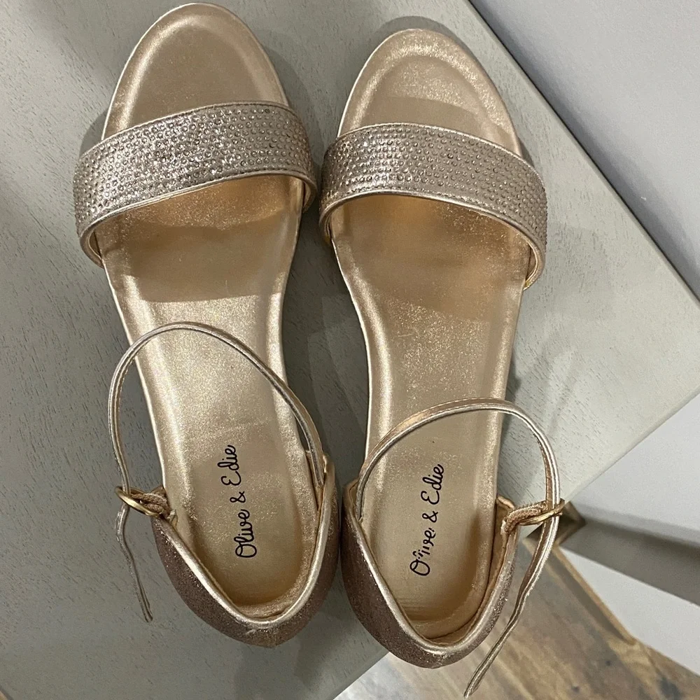 Rose Gold Girls Sparkly Dress Shoes w Ankle Strap- Girls Size 6